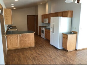 501 E Walnut Cir in Ellensburg, WA - Foto de edificio - Building Photo