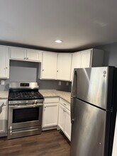 400 Main St, Unit Apt 1 in Killingly, CT - Foto de edificio - Building Photo