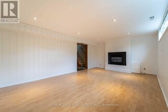 2588 Lundigan Dr in Mississauga, ON - Building Photo - Building Photo