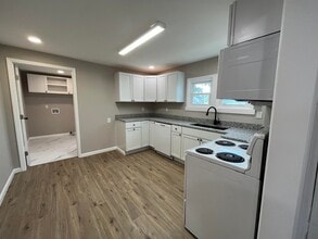 166 18th St, Unit 101 in Bristol, VA - Foto de edificio - Building Photo