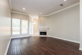 5623 Evergreen Valley Dr in Houston, TX - Building Photo - Building Photo