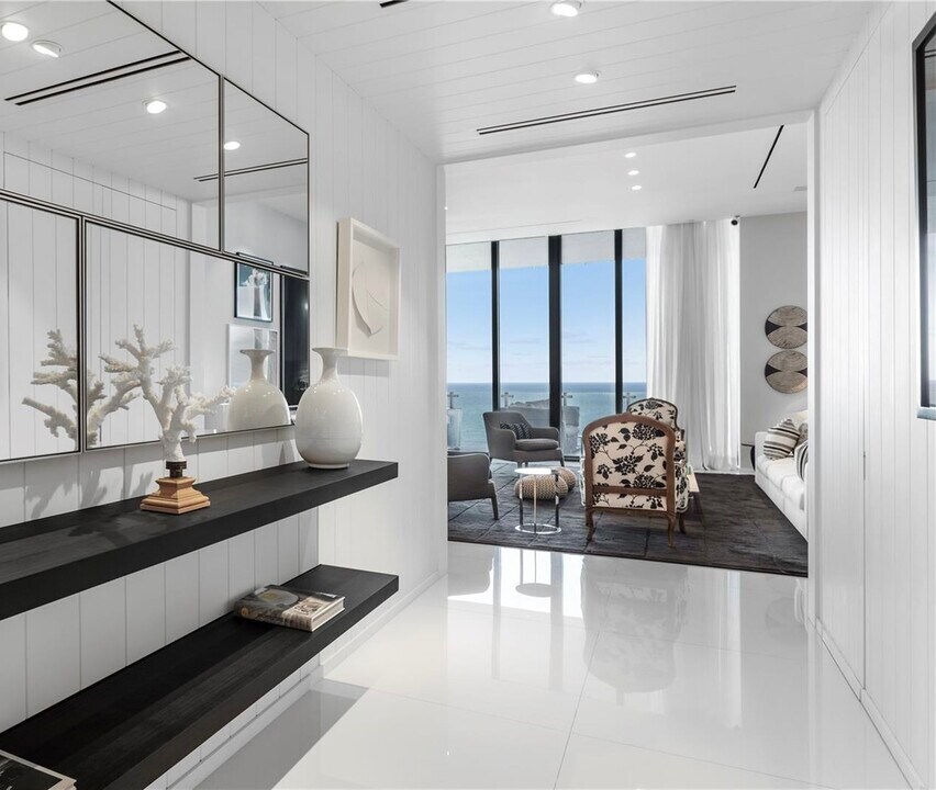 17141 Collins Ave, Unit 1501 in Sunny Isles Beach, FL - Building Photo