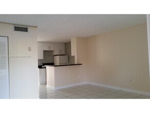 7155 Miami Lakes Dr in Miami Lakes, FL - Building Photo - Building Photo