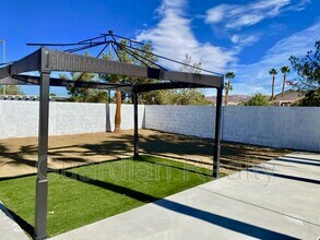 572 Bugle Bluff Dr in Henderson, NV - Building Photo - Building Photo