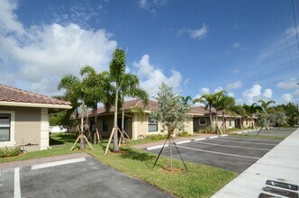 1041 NE 10TH AVE in Fort Lauderdale, FL - Building Photo - Interior Photo