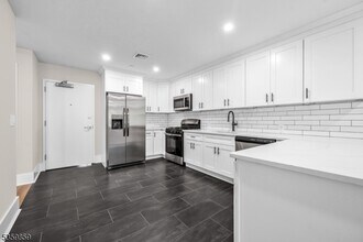 162 Closter Dock Rd in Closter, NJ - Building Photo - Building Photo