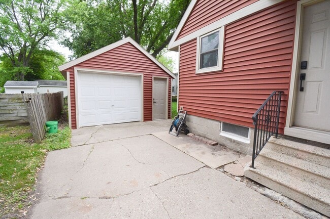 1208 5th St SE in Rochester, MN - Building Photo - Building Photo