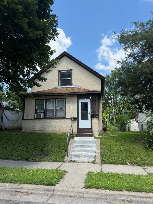 597 Thomas Ave W