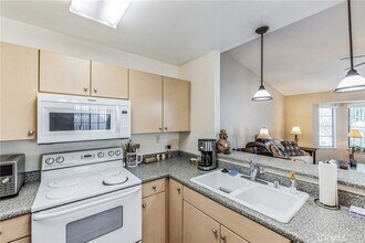 1060 Mountain View Dr in Hemet, CA - Building Photo - Building Photo