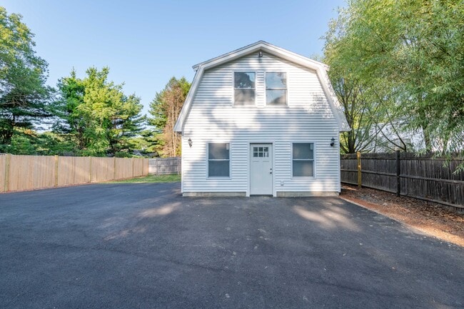 56 Pine St, Unit 3