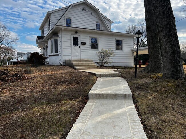 222 Berlin Rd N in Lindenwold, NJ - Foto de edificio - Building Photo