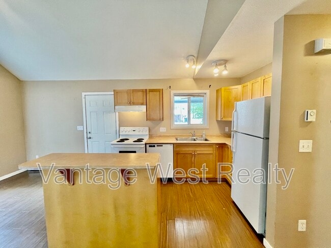 1228 Ethel St in Kelowna, BC - Building Photo - Building Photo