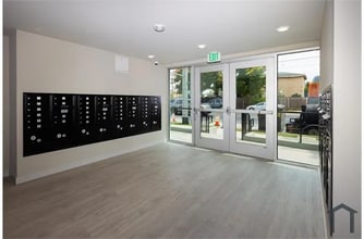 10705-09 Avalon Blvd. in Los Angeles, CA - Building Photo - Interior Photo
