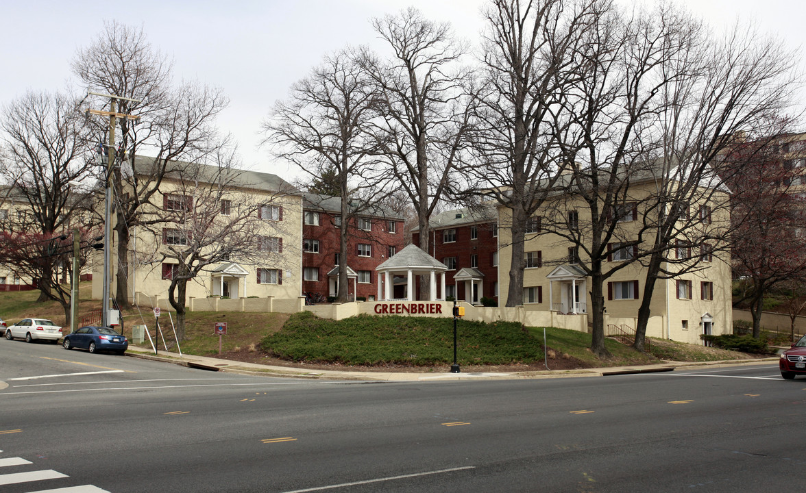 Greenbrier Apartments in Arlington, VA - Building Photo