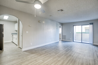 Ciel Apartments in Las Vegas, NV - Building Photo - Interior Photo