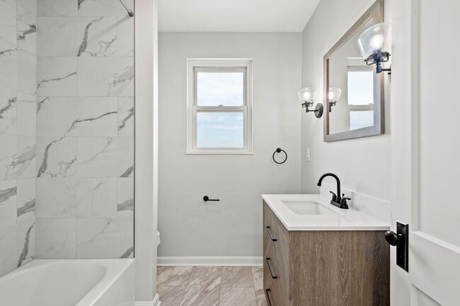 813 E 10th Ave in Munhall, PA - Building Photo - Building Photo