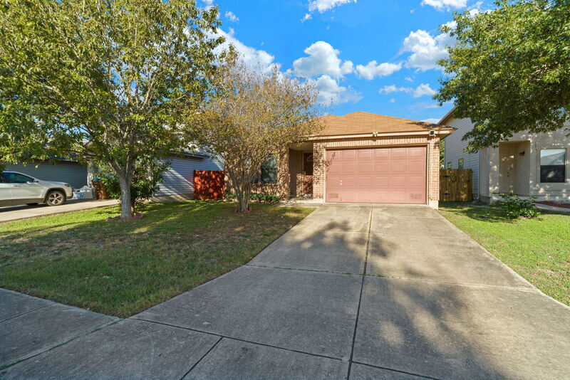 6820 Flatstone Pass in Converse, TX - Building Photo