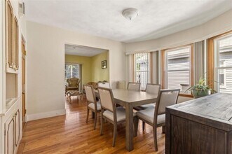 38 George St, Unit 2 in Medford, MA - Foto de edificio - Building Photo