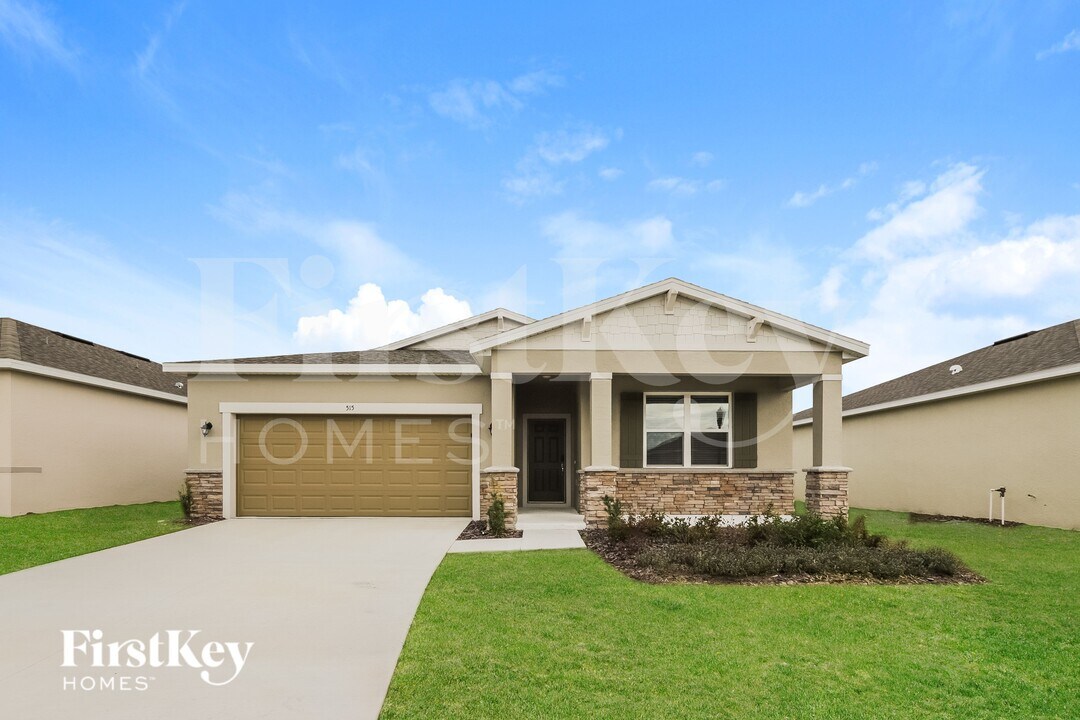 515 Crown Rose Dr in Bartow, FL - Foto de edificio