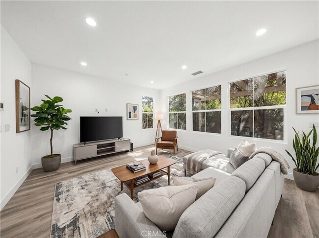 83 Waterleaf in Irvine, CA - Building Photo - Building Photo