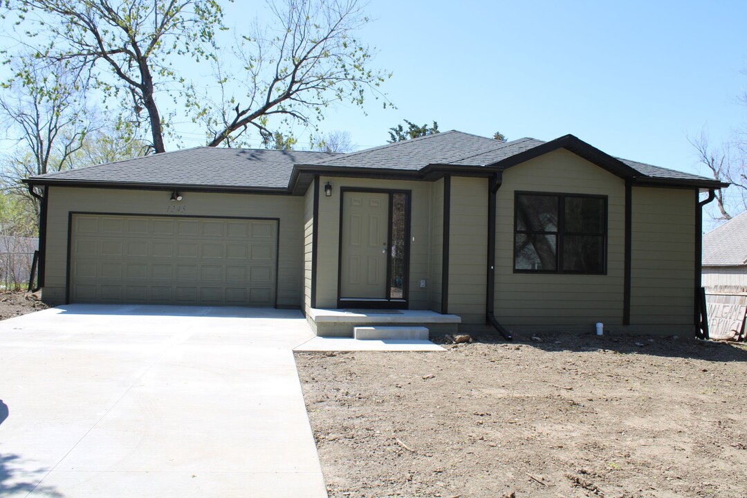 1245 Adams St in Lincoln, NE - Building Photo