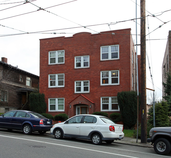 Sargent Apartments in Seattle, WA - Building Photo - Building Photo