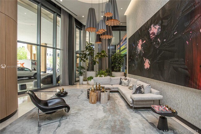 45 SW 9th St, Unit 1810 in Miami, FL - Building Photo - Building Photo