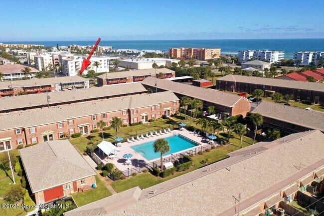 919 Palm Springs Blvd in Indian Harbour Beach, FL - Foto de edificio - Building Photo