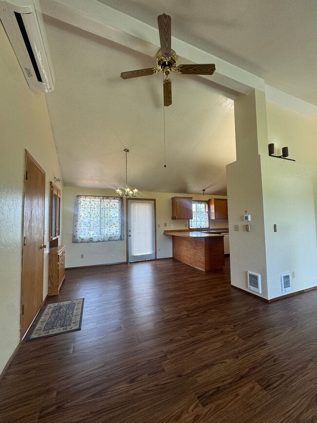 7410 W Walnut St in Yakima, WA - Building Photo - Building Photo