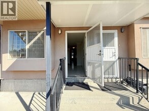 12xx E 61st Ave in Vancouver, BC - Building Photo - Building Photo