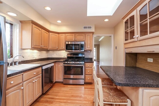 226 S Prospect Ave in Clarendon Hills, IL - Foto de edificio - Building Photo