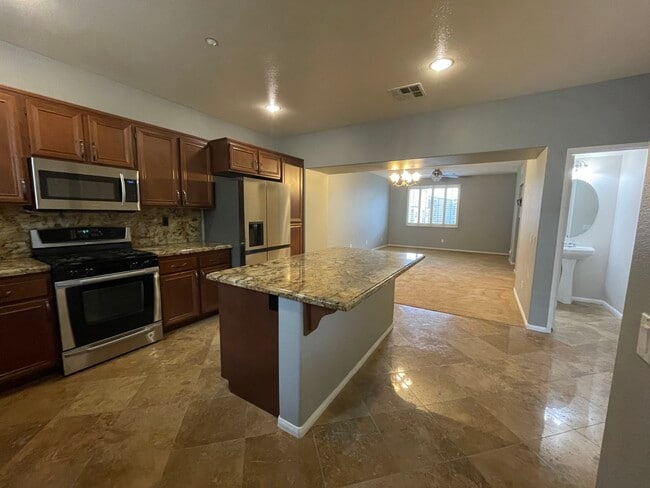 380 Tesoro Gln in Escondido, CA - Building Photo - Building Photo