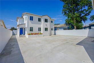 1231 E 45th St in Los Angeles, CA - Foto de edificio - Building Photo