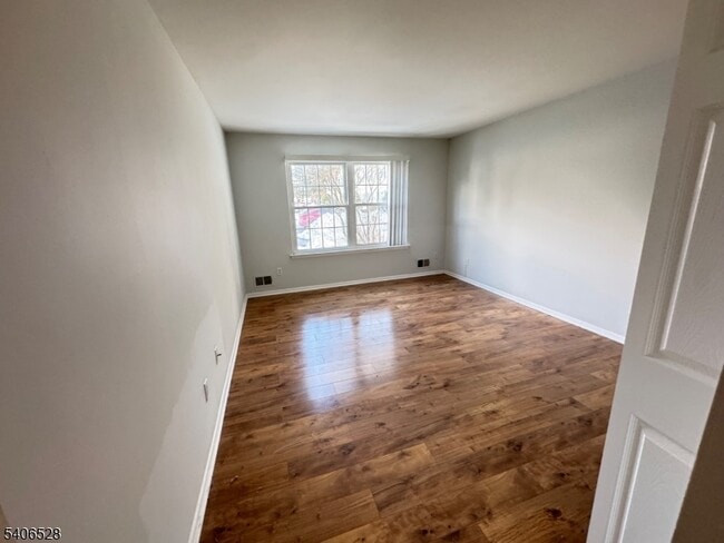 15 Hanover Square in Middlesex, NJ - Building Photo - Building Photo