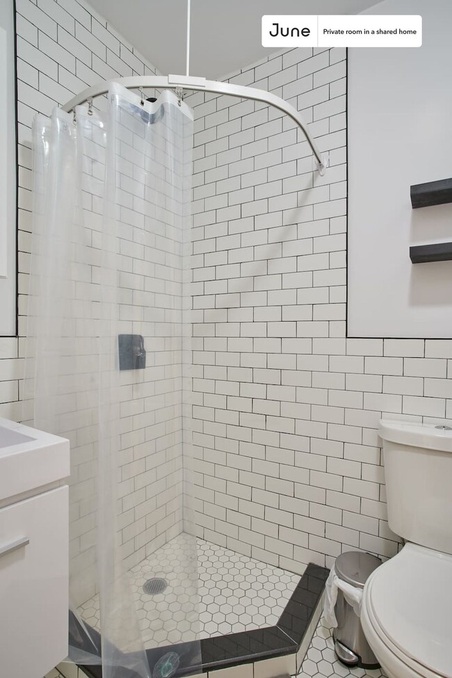 Room in Shared 5.0 bed/3 bath home in Brooklyn, NY - Building Photo - Building Photo