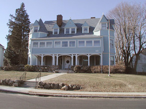 Apartment Building in New London, CT - Building Photo - Building Photo