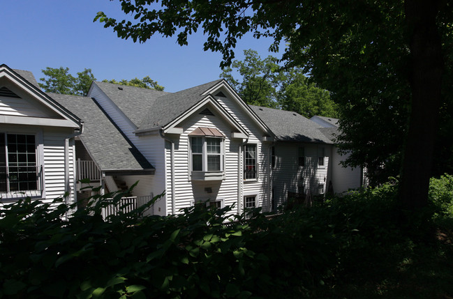 Spout Run Terrace in Arlington, VA - Building Photo - Building Photo