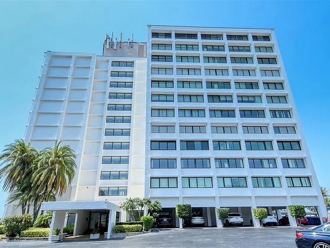 4822 Ocean Blvd in Siesta Key, FL - Foto de edificio - Building Photo