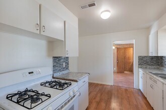 214 Antrim Dr in San Antonio, TX - Building Photo - Building Photo