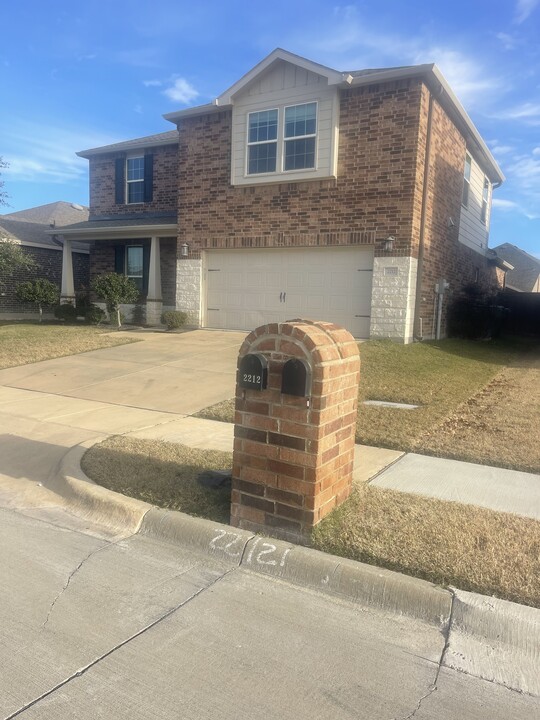 2212 Perrymead Dr in Forney, TX - Building Photo