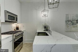 1712 15th St NW, Unit #1 in Washington, DC - Foto de edificio - Building Photo