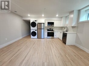 8255 Elliott St in Vancouver, BC - Building Photo - Building Photo