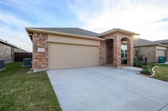 225 Red Fox Ln in Denton, TX - Building Photo - Building Photo
