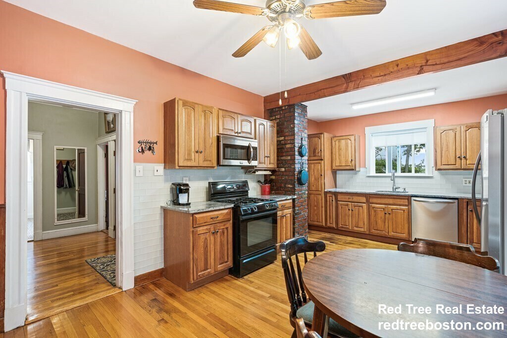 16 Grampian Way, Unit 1 in Boston, MA - Building Photo
