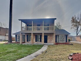 7726-7712 12 Fairway Ln in Humble, TX - Building Photo