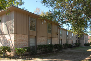 Cleveland Square Apartments in Cleveland, TX - Building Photo