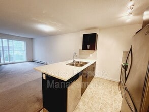 667 Watt Blvd SW in Edmonton, AB - Building Photo - Building Photo