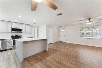 1498 Ohio Ave NE in St. Petersburg, FL - Building Photo - Building Photo