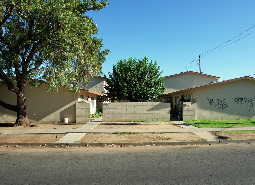 4427-4449 E Hamilton Ave in Fresno, CA - Building Photo