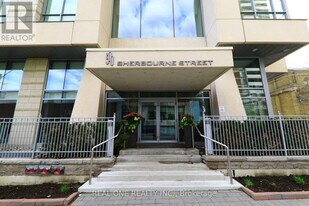 500 Sherbourne St in Toronto, ON - Building Photo